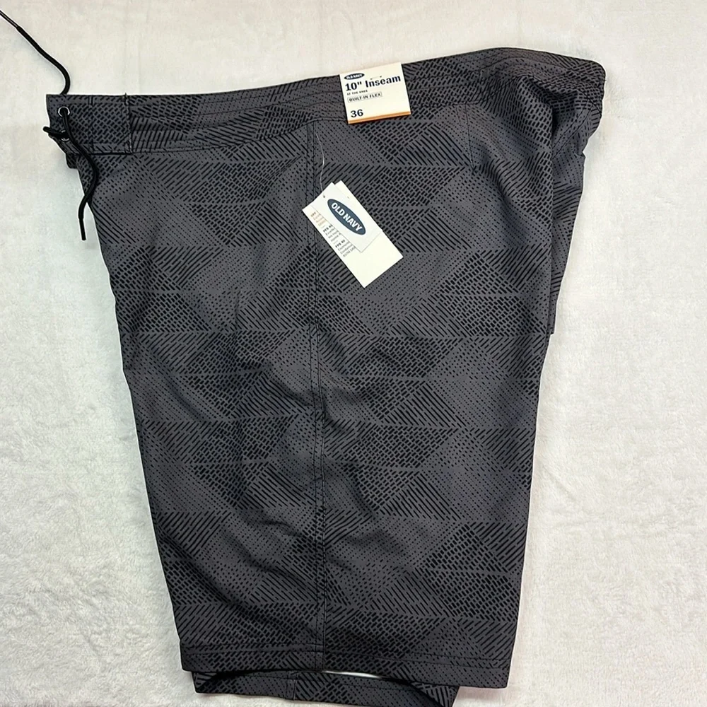 Old Navy California Deep Grey/Black Built-In Flex Board Shorts Swim NWT Size 36